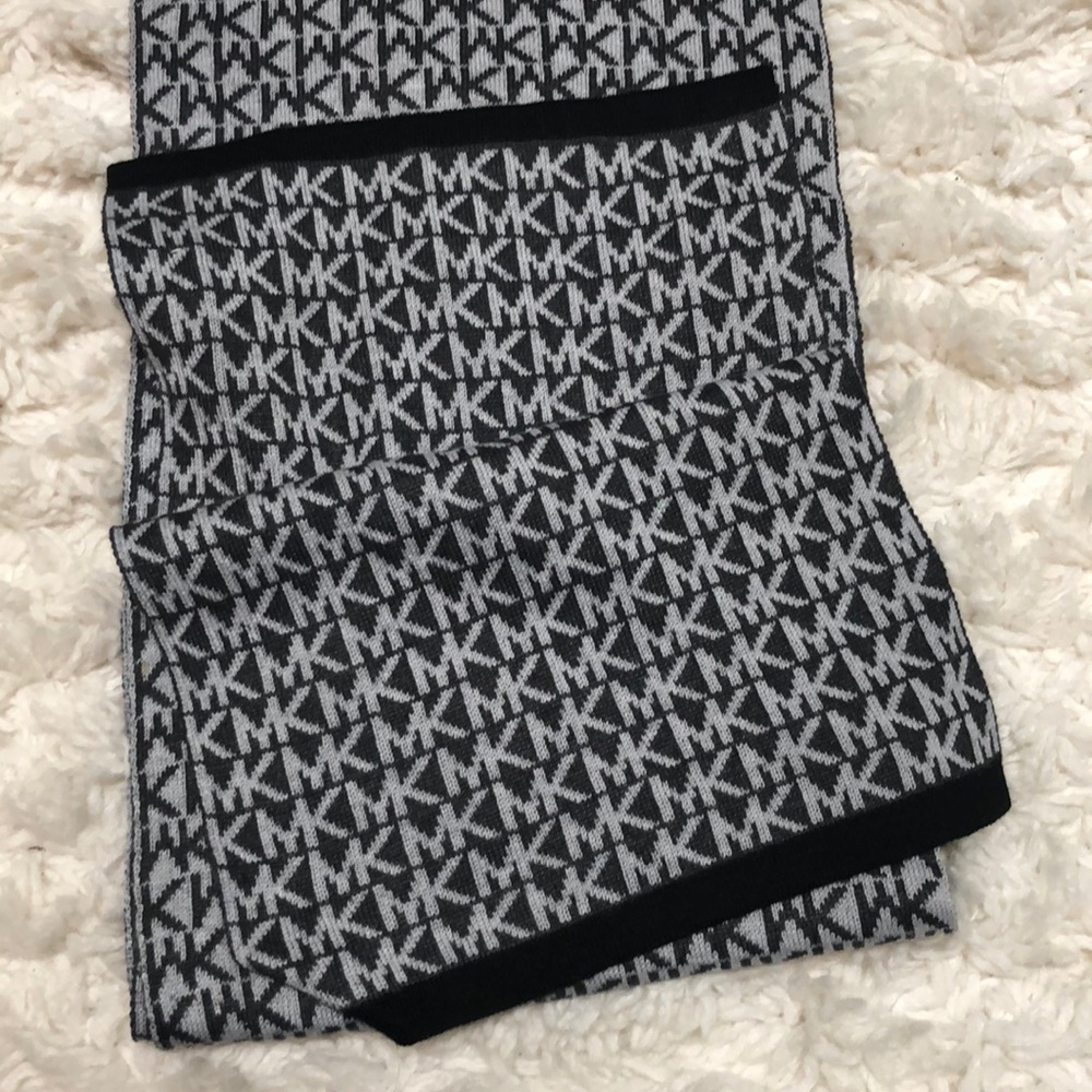 Scarf - Picture 3 of 4